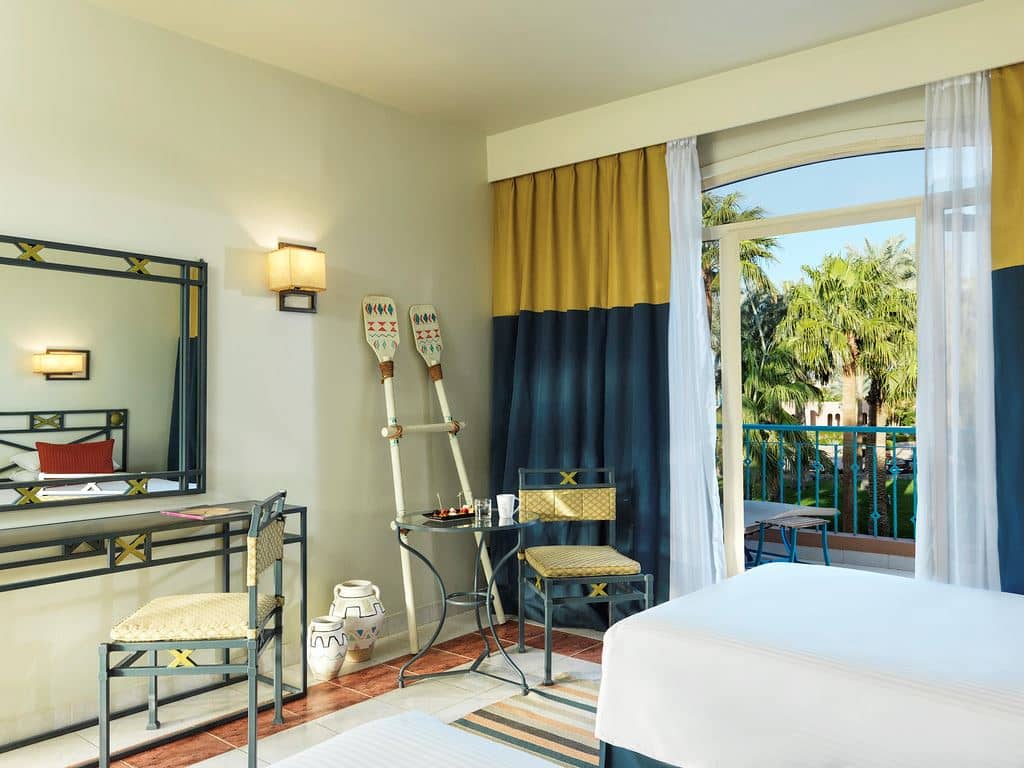 rooms-deluxe-room