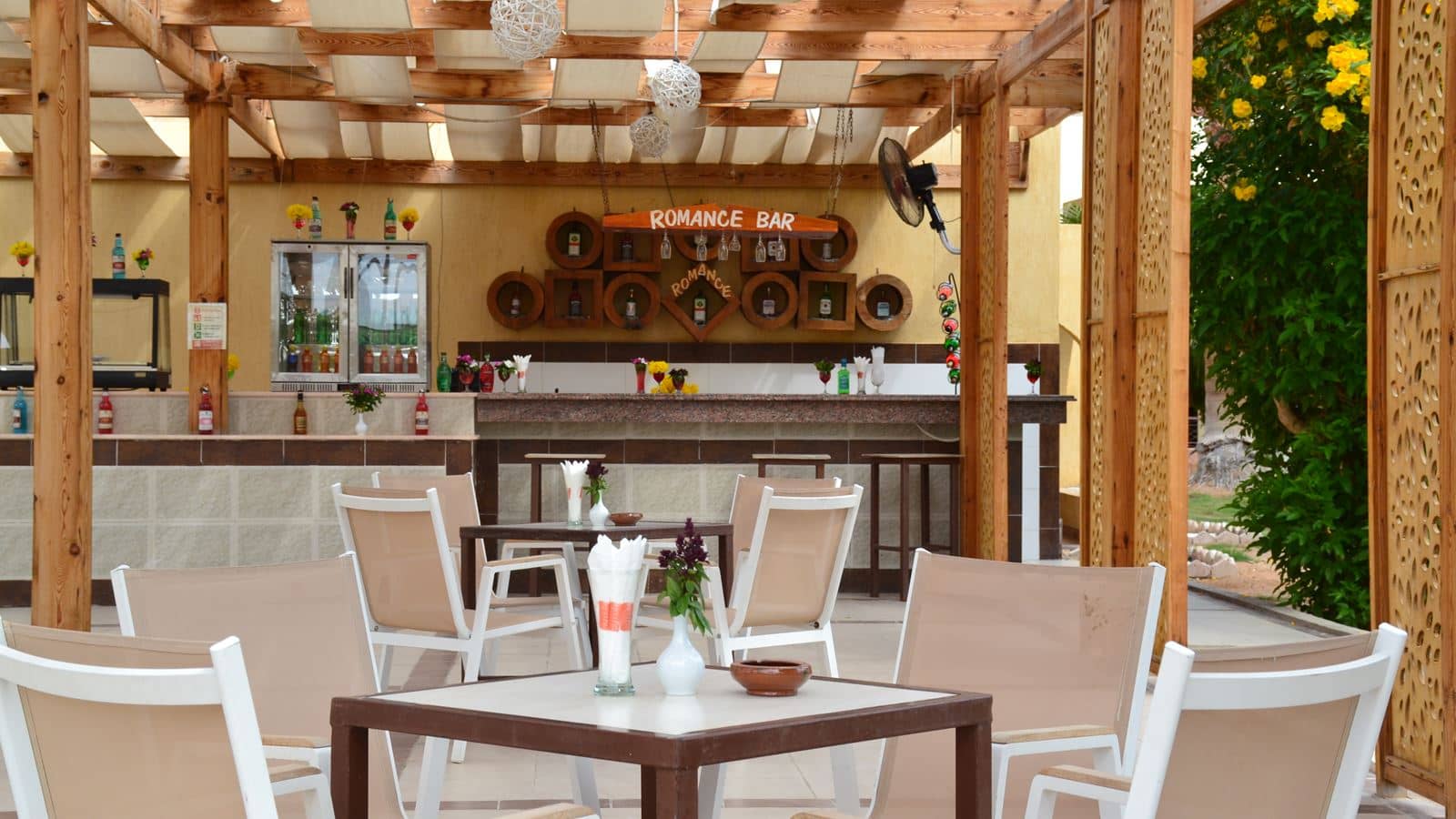 bars-romance-pool-bar