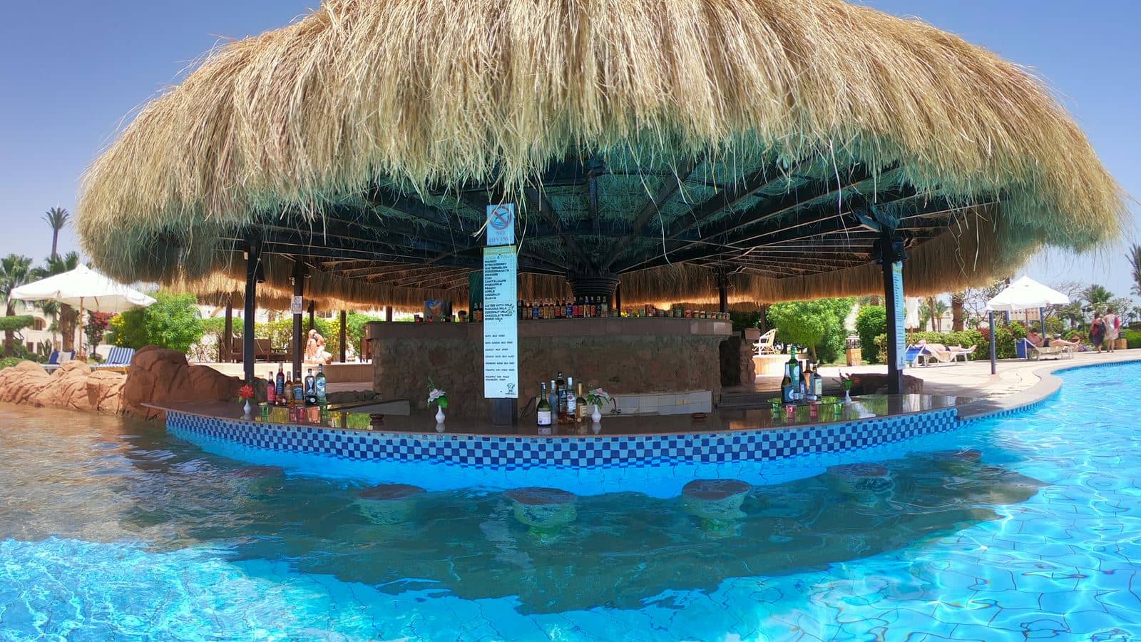 bars-aqua-pool-bar