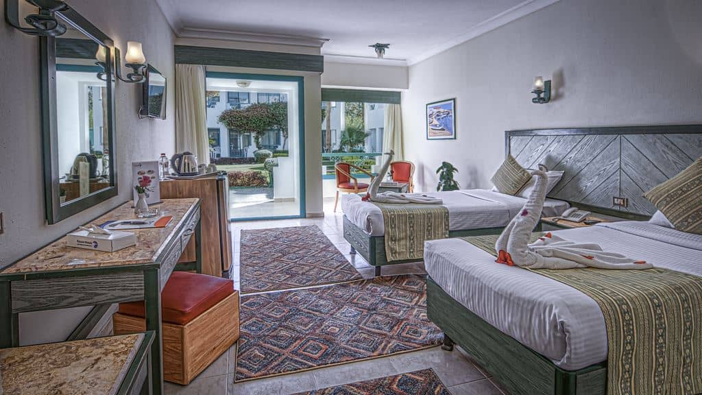rooms-standard-room--standard-poolview