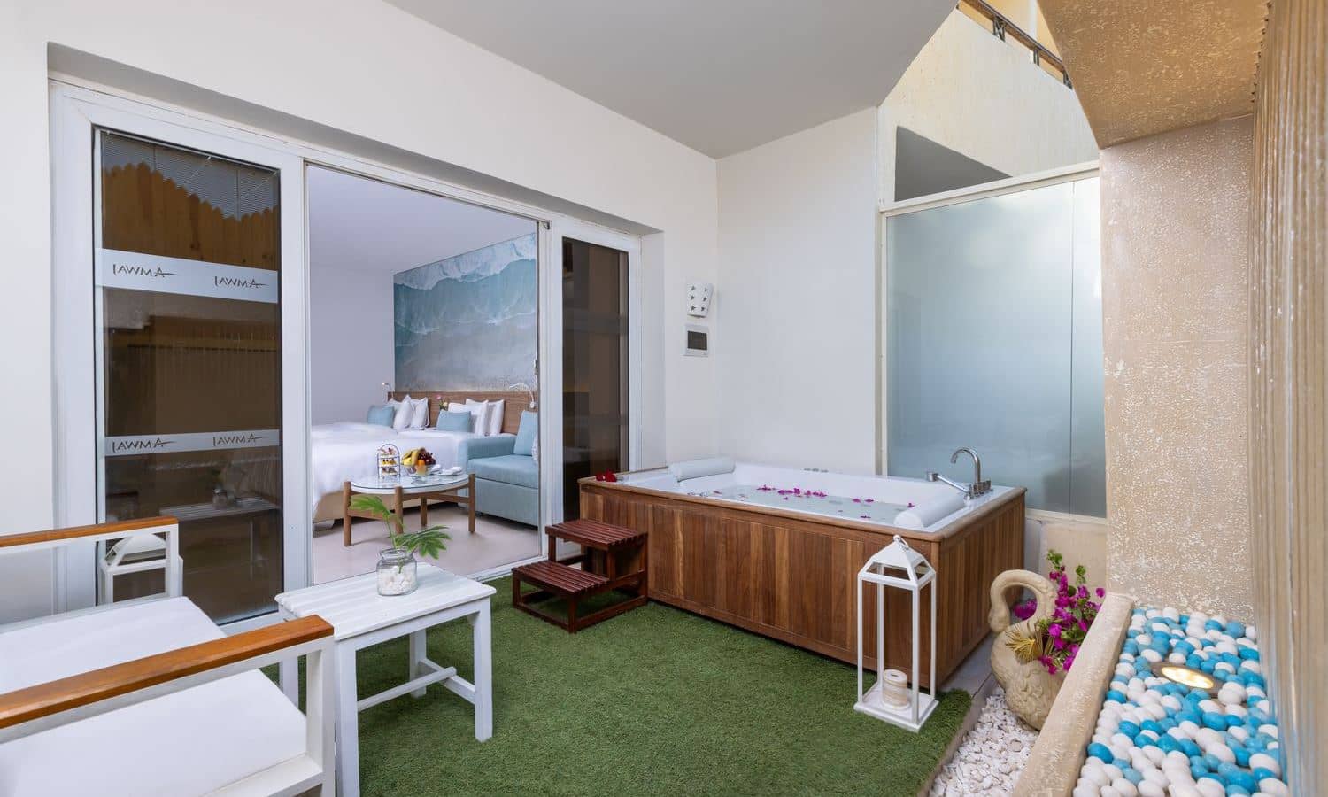 rooms-jacuzzi-room