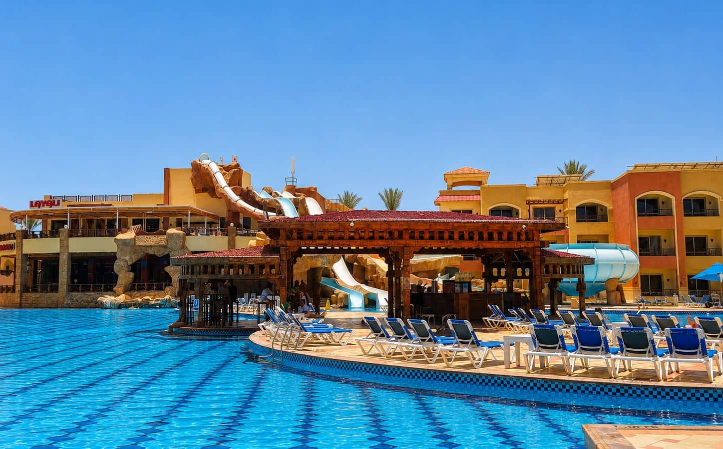 bars-blue-lagoon-aqua-park
