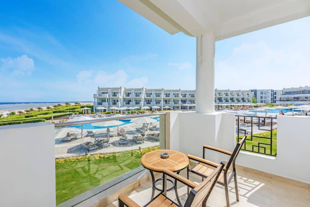 rooms-deluxe-room-sea-view
