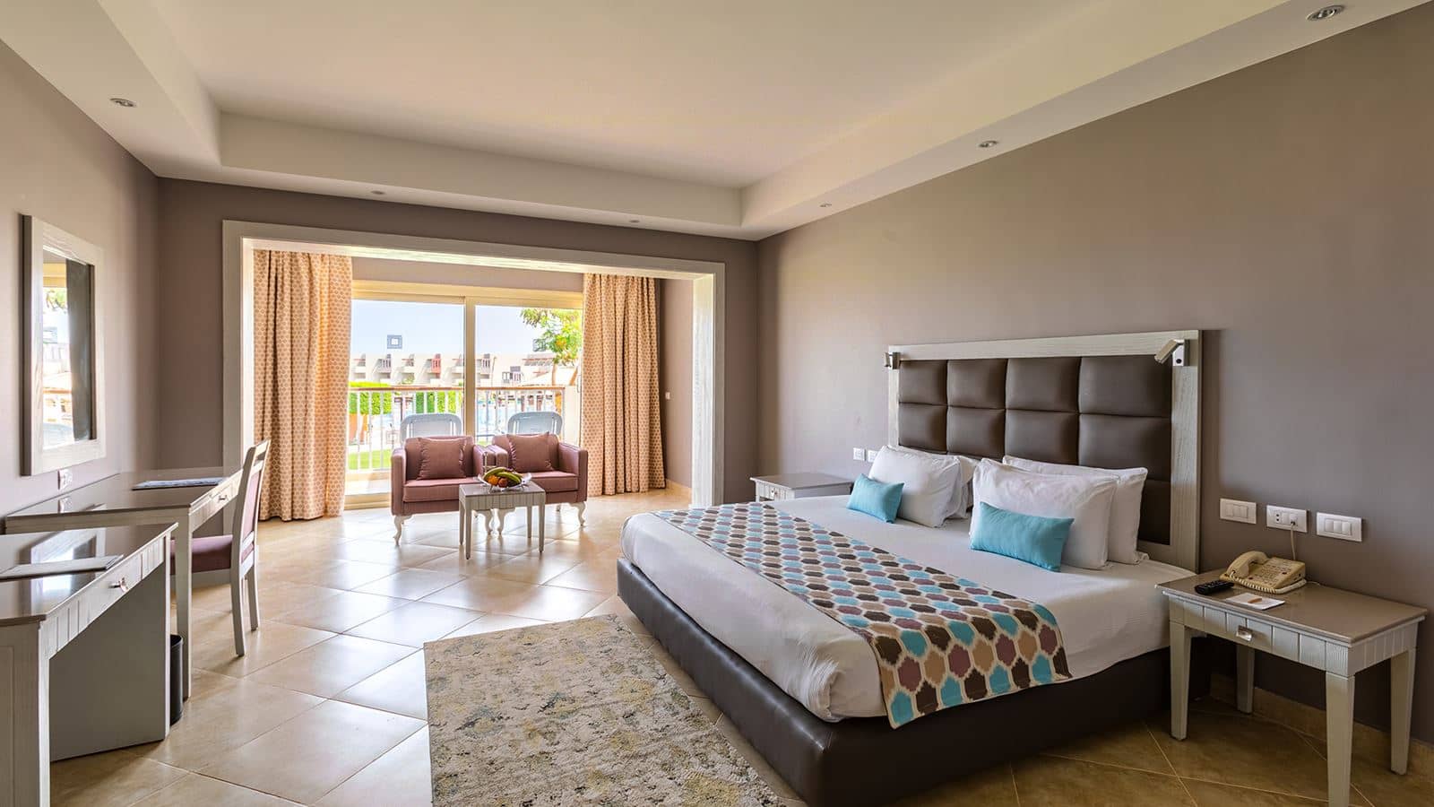 rooms-deluxe-room