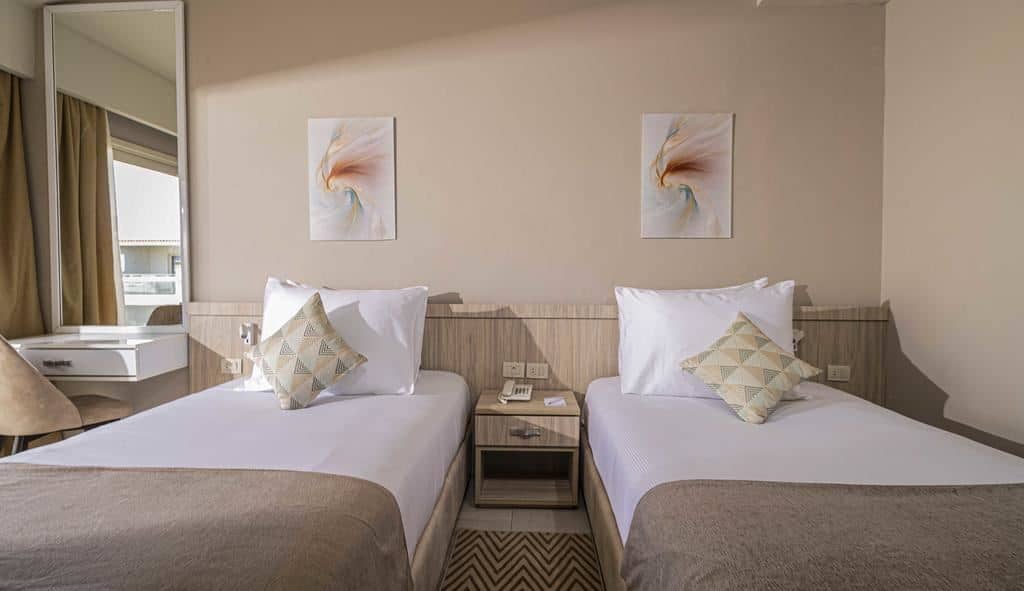 rooms-room-standard-sea-view-pool-view