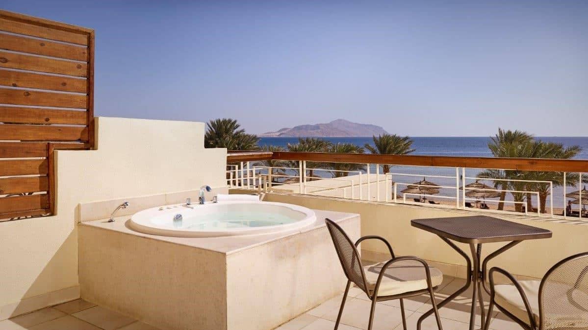 rooms-jacuzzi-room