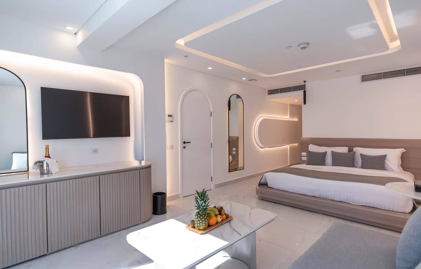 rooms-posh-club-royal-suite-beach-front-with-private-pool