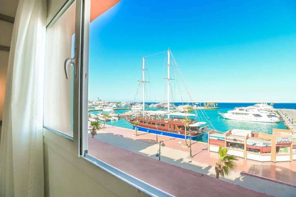 rooms-deluxe-room-sea-view