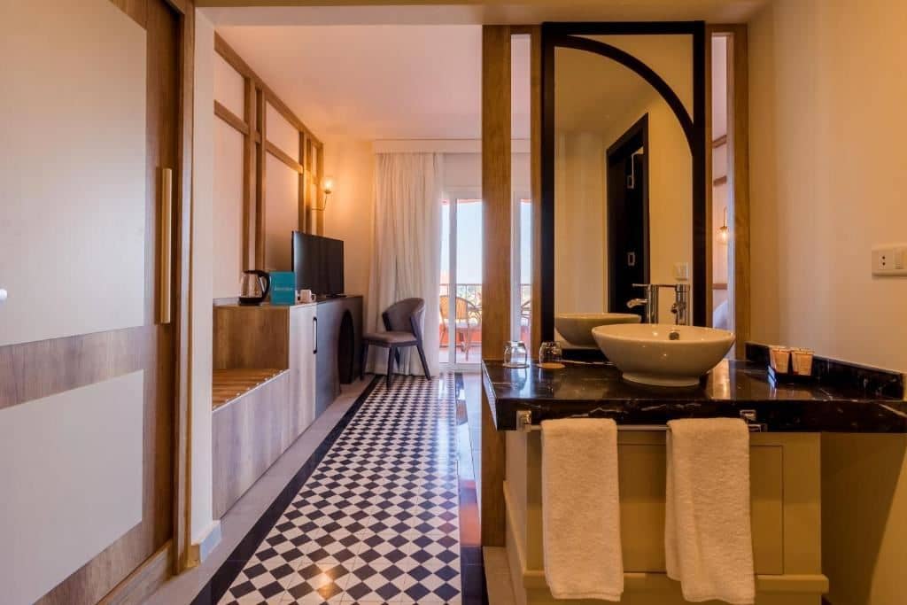 rooms-deluxe-room-sea-view