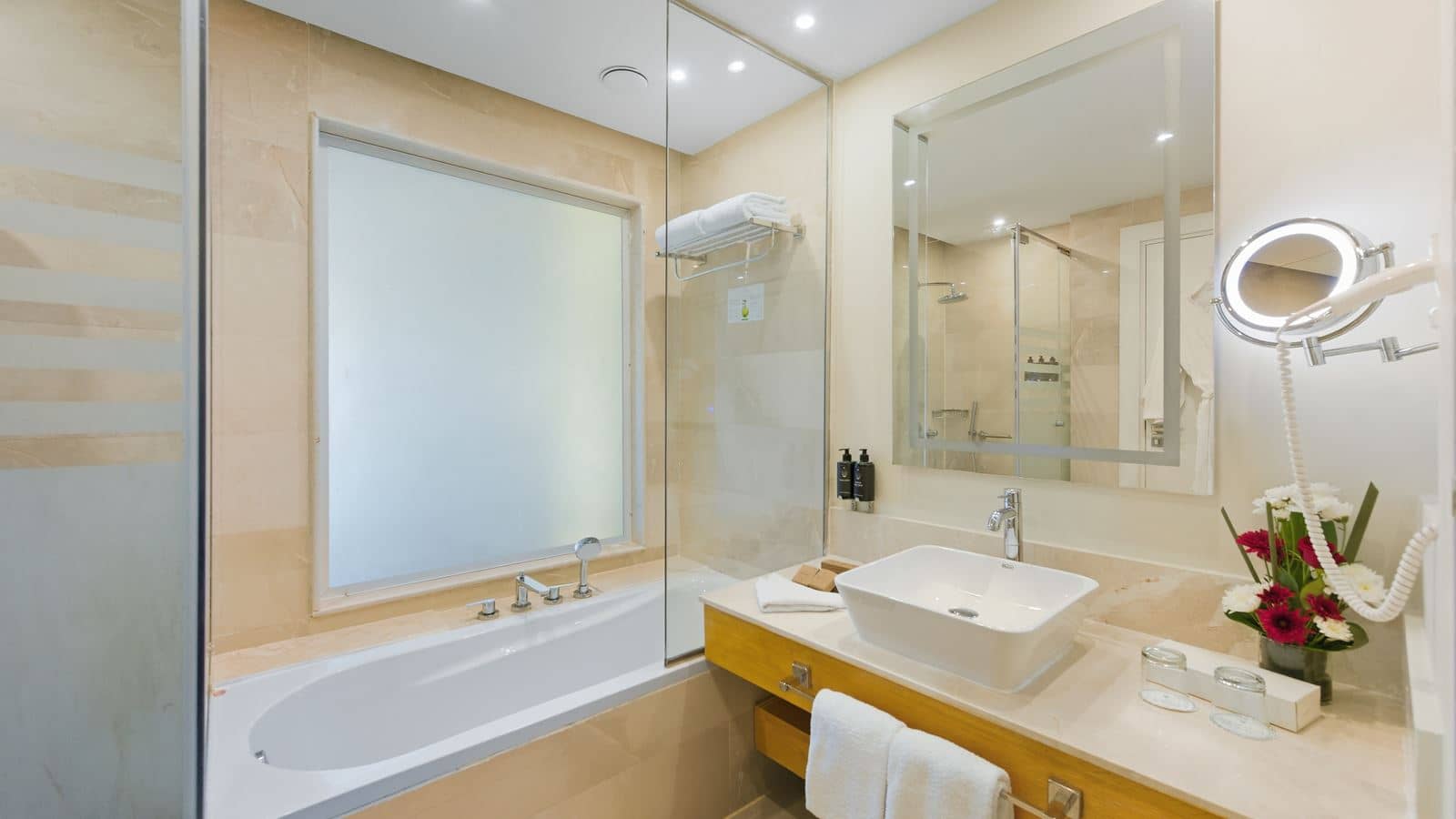 rooms-swimup-room