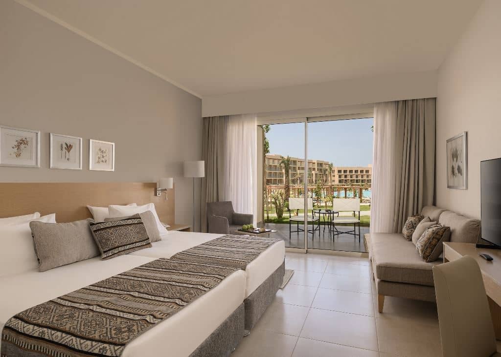 rooms-deluxe-family-pool