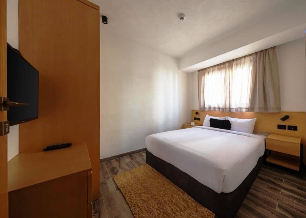 rooms-deluxe-suite-mountain-view