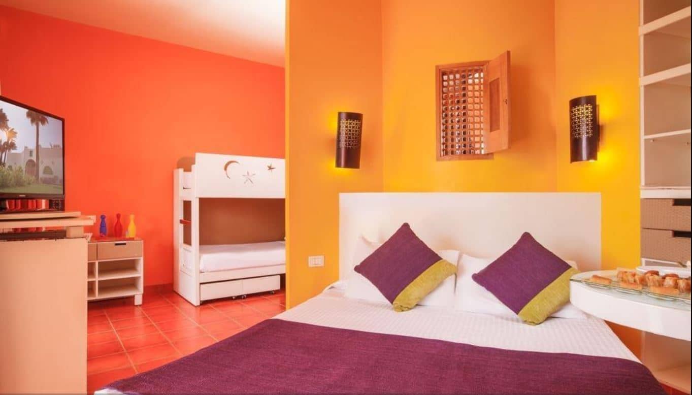 rooms-family-room-sea-view