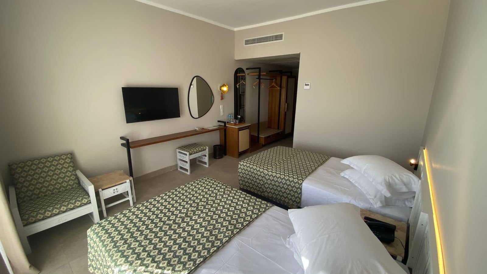rooms-superior-room