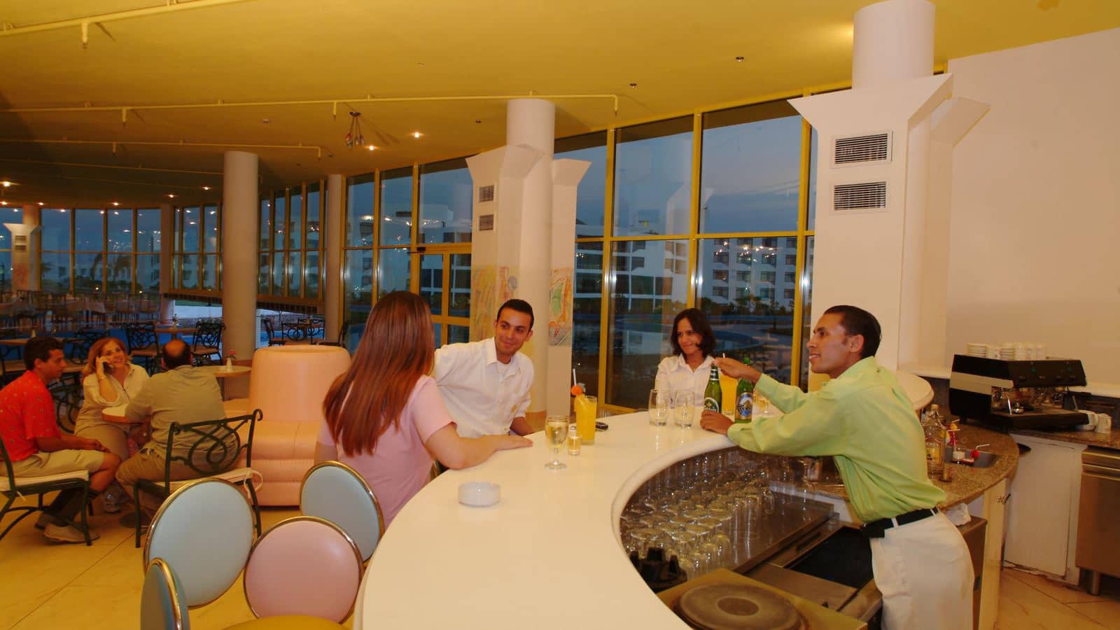 bars-sun-lobby-bar