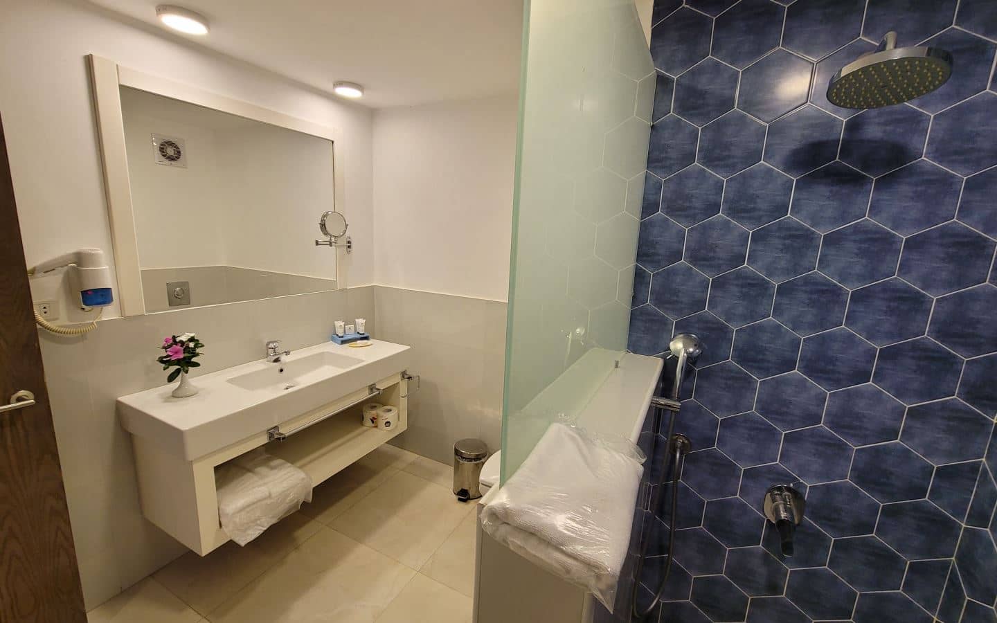 rooms-superior-room