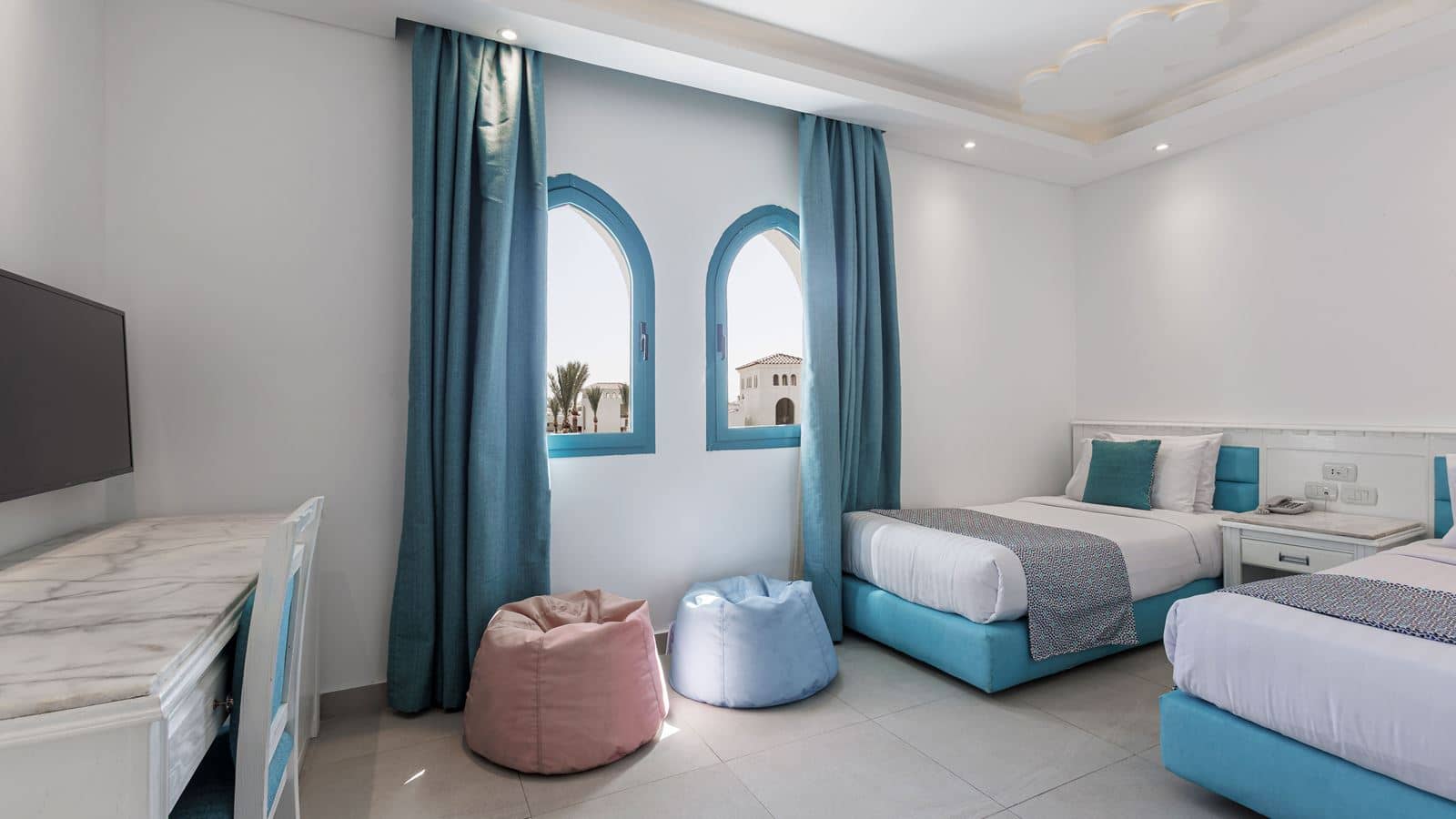 rooms-family-suite-garden-view-pool-view--partial-sea-view--sea-view