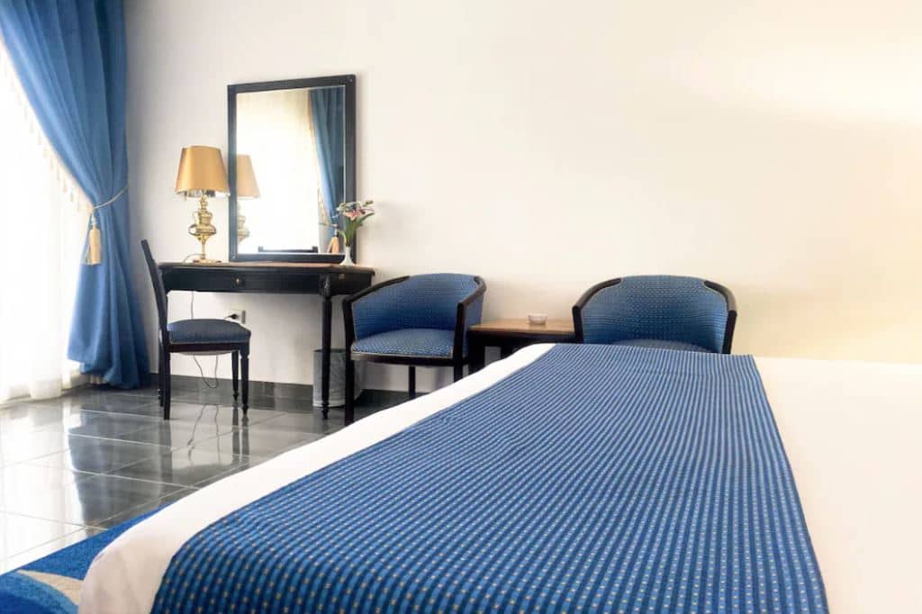 rooms-family-room