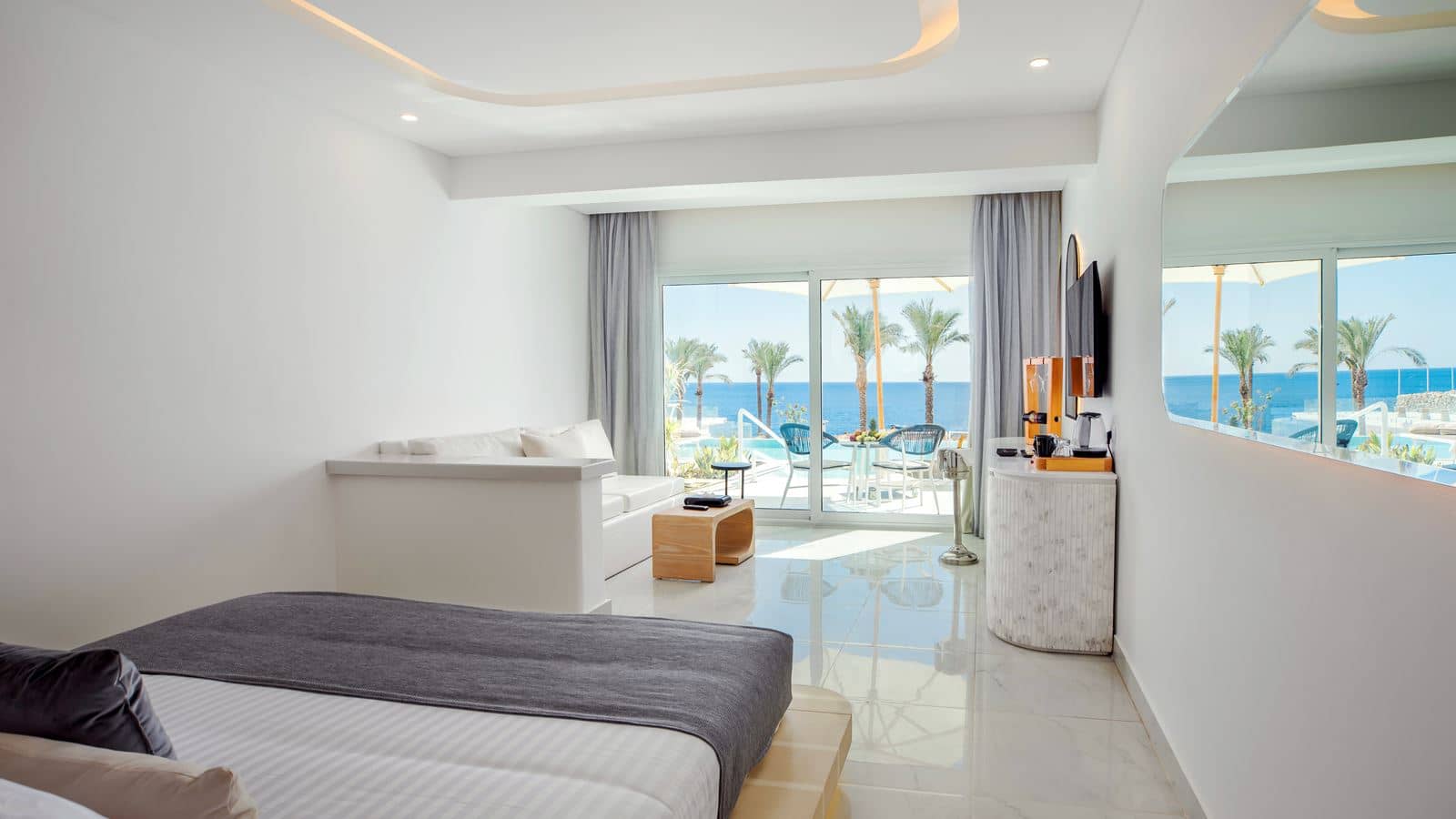 rooms-junior-swim-up-suite