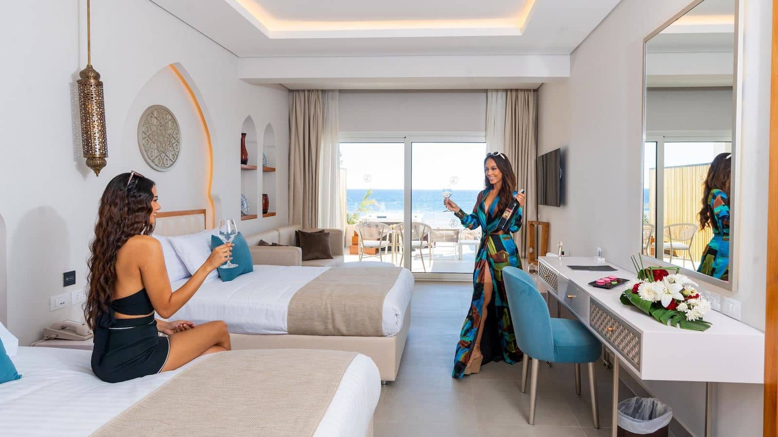 rooms-posh-duplex-jacuzzi-suite-sea-front