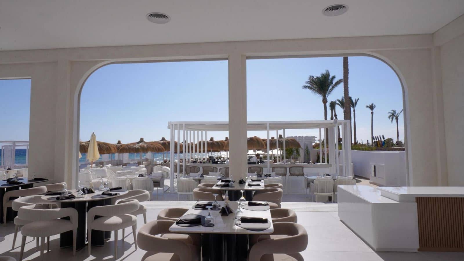 restaurants-posh-club-royal-cuisine-for-posh-club-members-only