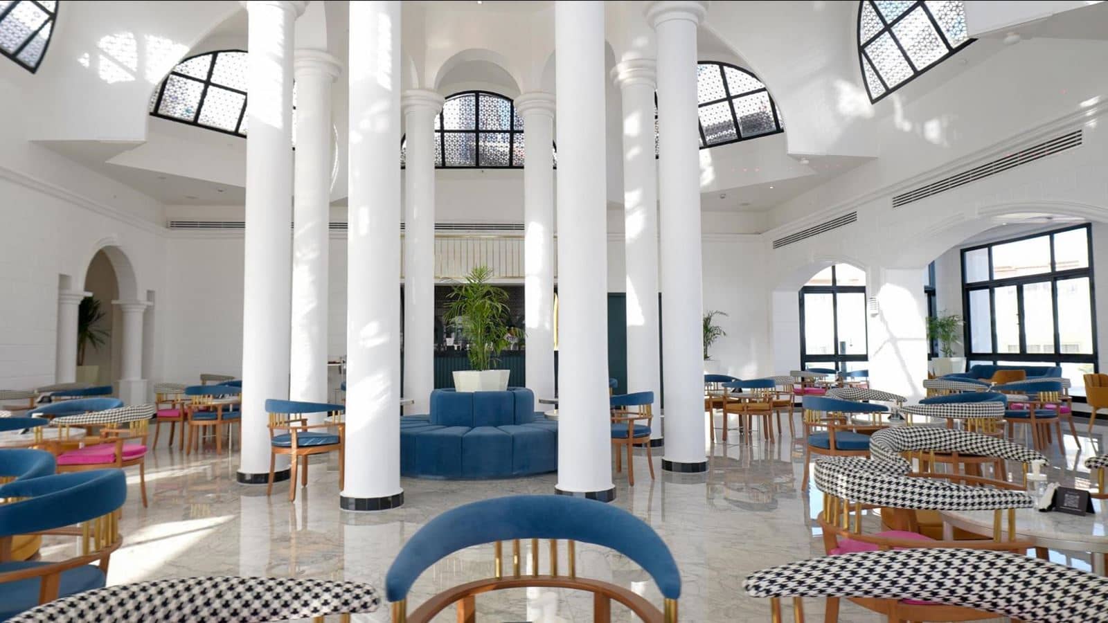 bars-the-hub-lobby-bar