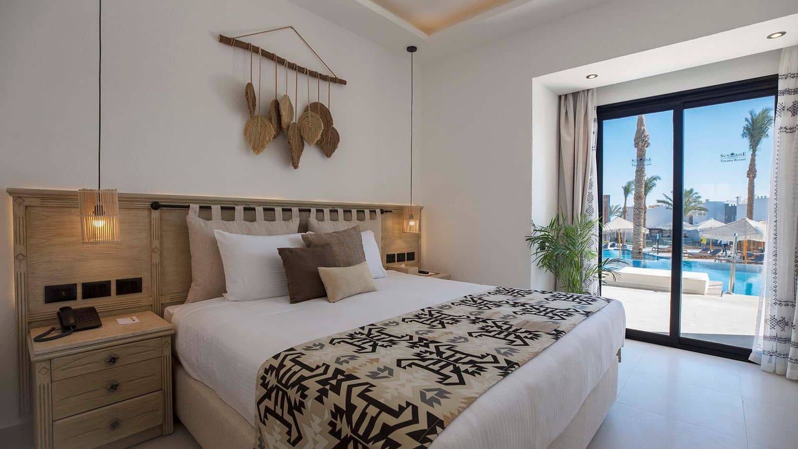 rooms-junior-suite-swim-up-pv