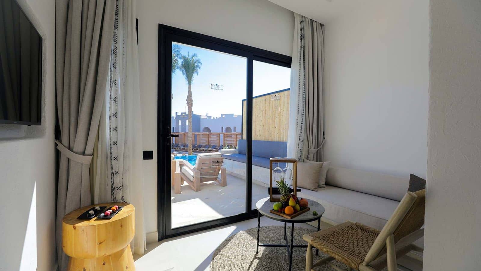 rooms-junior-suite-swim-up-pv