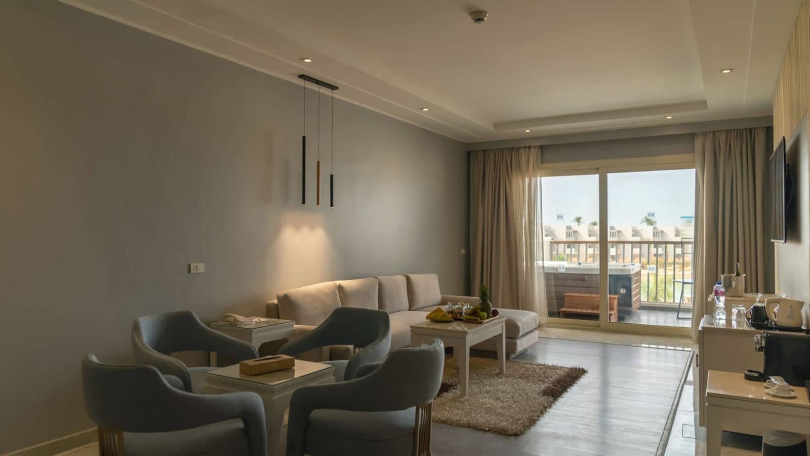 rooms-executive-jacuzzi-suite-sea-view-posh-club