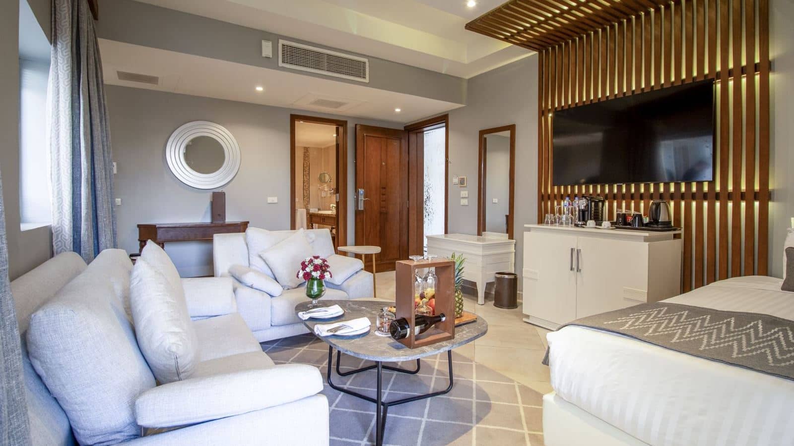 rooms-junior-swim-up-suite-posh-club