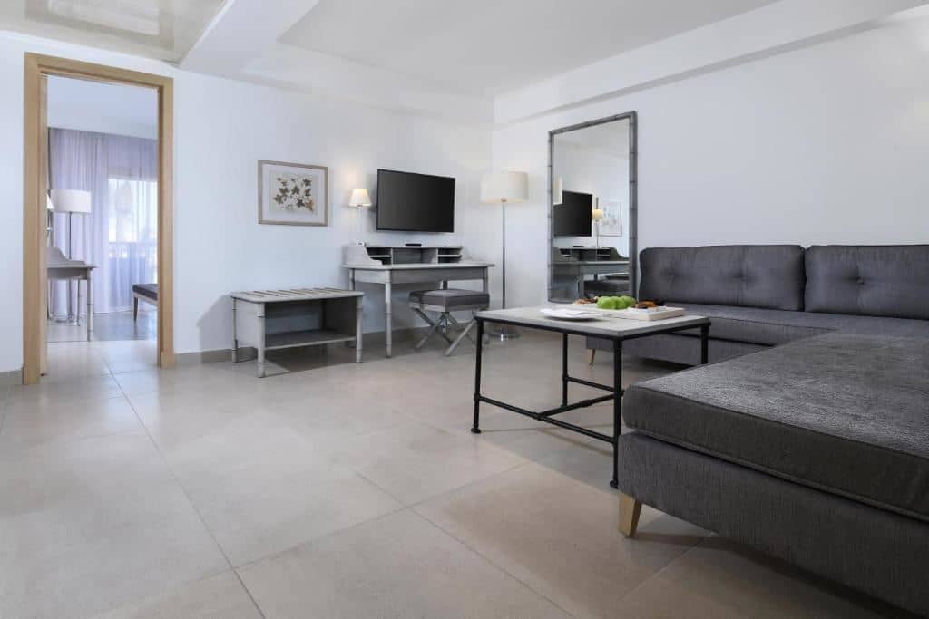 rooms-deluxe-room