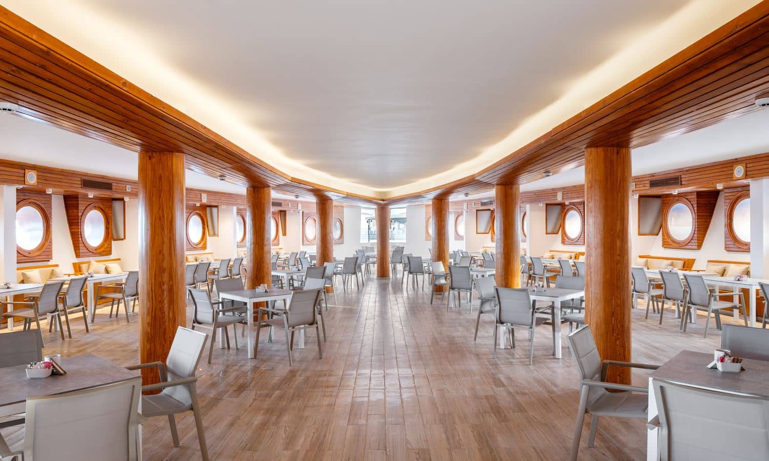 bars-beach-bar-andiamo