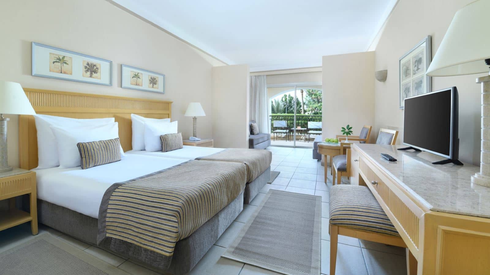 rooms-deluxe-room-garden-view