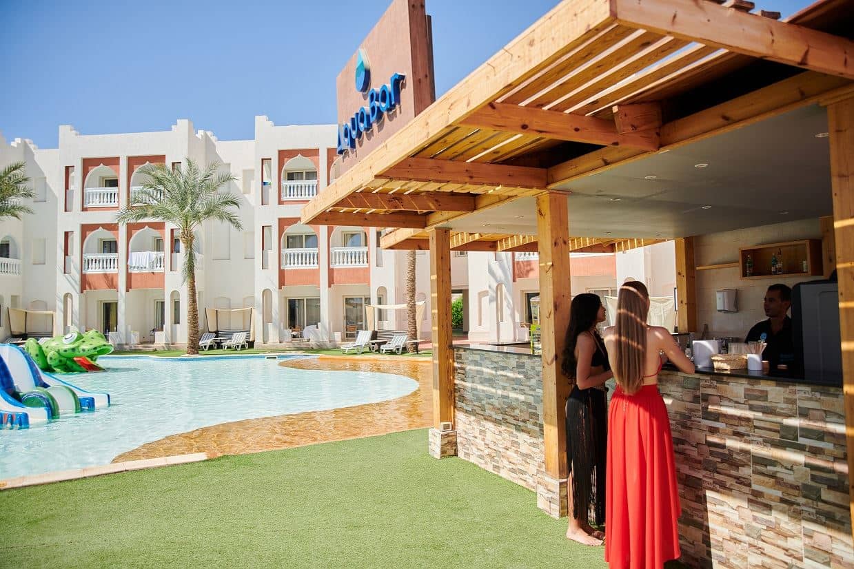 bars-aqua-pool-bar