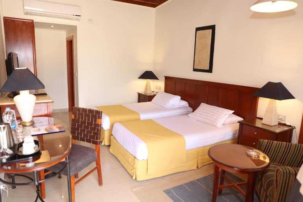 rooms-deluxe-club-room