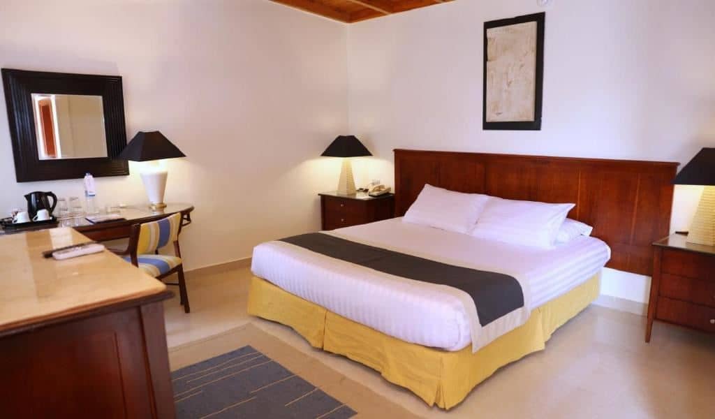 rooms-deluxe-club-room