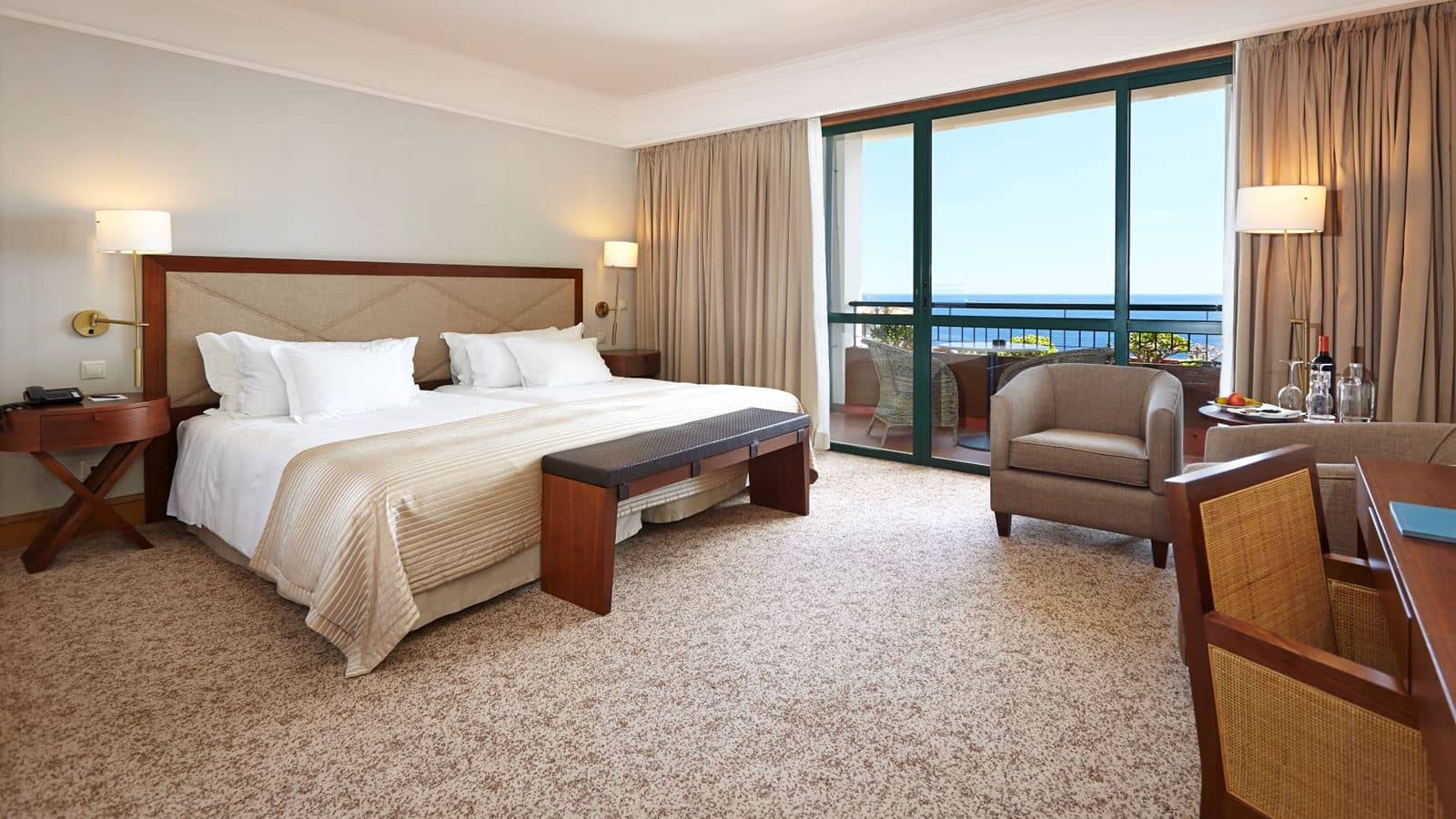 rooms-dt--superior-upper-floors--sea-view