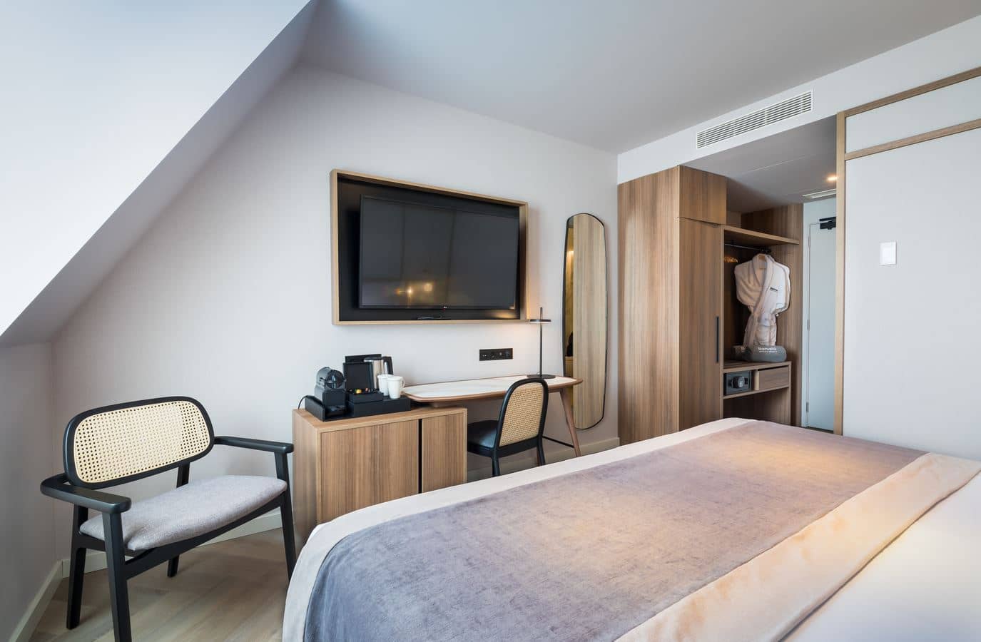 rooms-deluxe-room