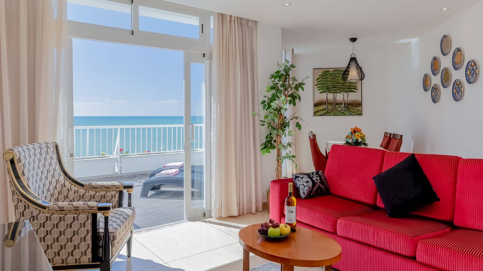 rooms-deluxe-one-bedroom-suite-sea-view-t1is