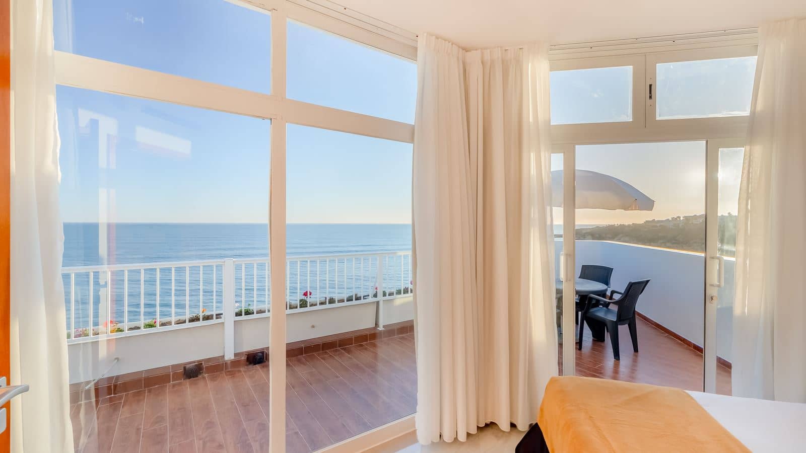 rooms-deluxe-two-bedroom-suite-sea-view-t2is