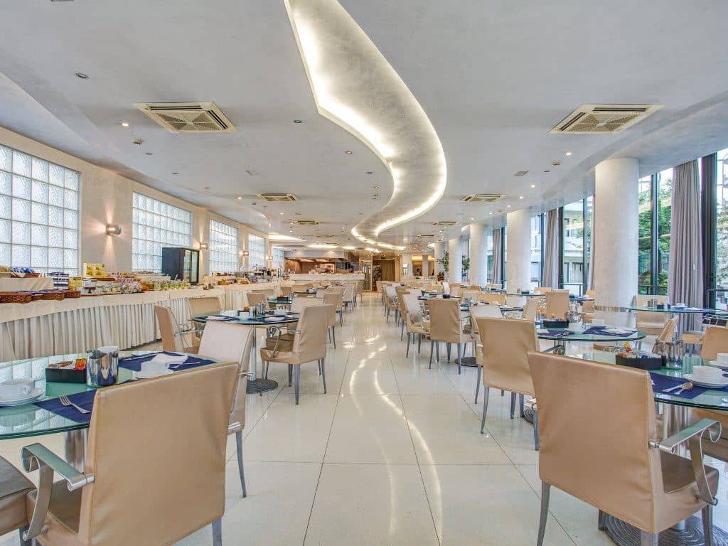 restaurants-restaurant