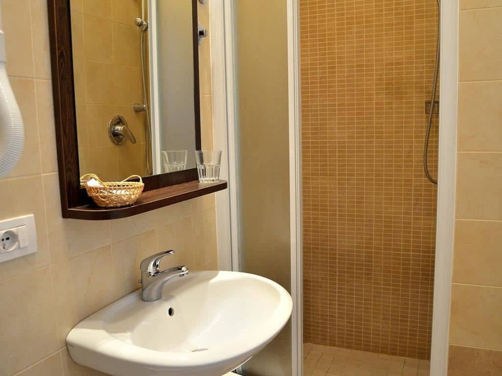 rooms-standard-room