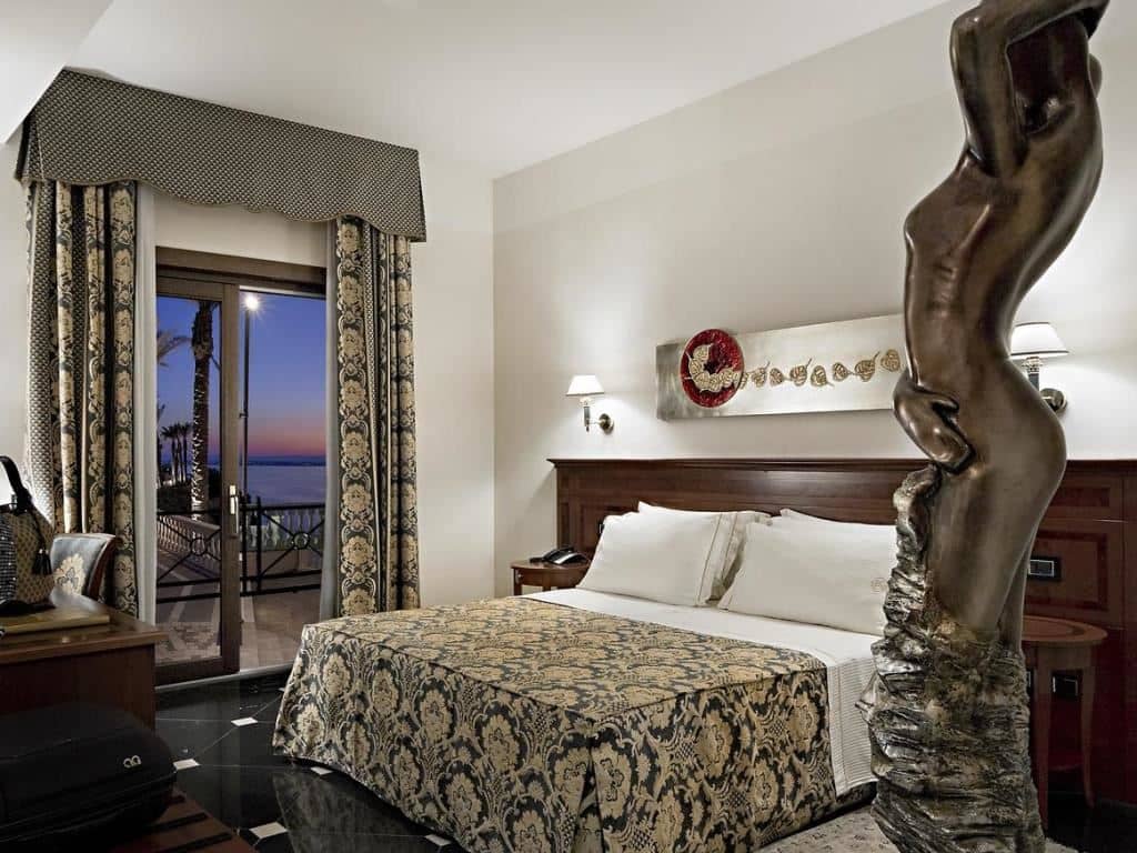 rooms-jakuzzi-suite-with-garden-and-terrace