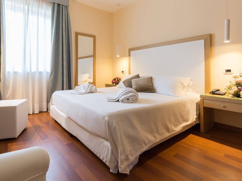 rooms-superior-room