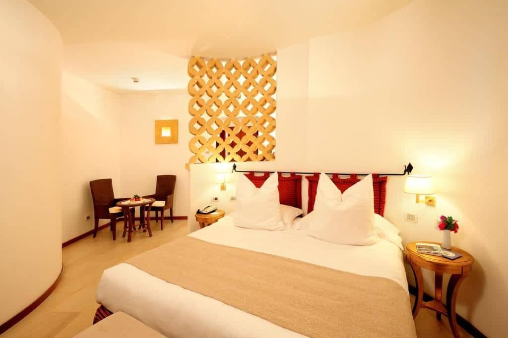 rooms-deluxe-room-lateral-sea-view-with-balcony