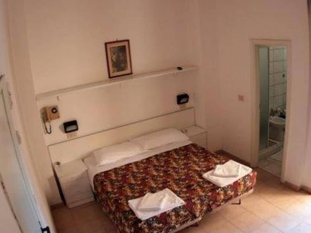 rooms-standard-room