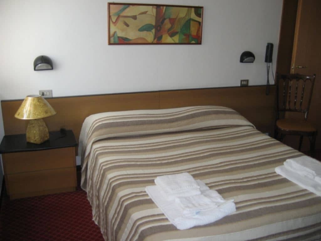 rooms-standard-room