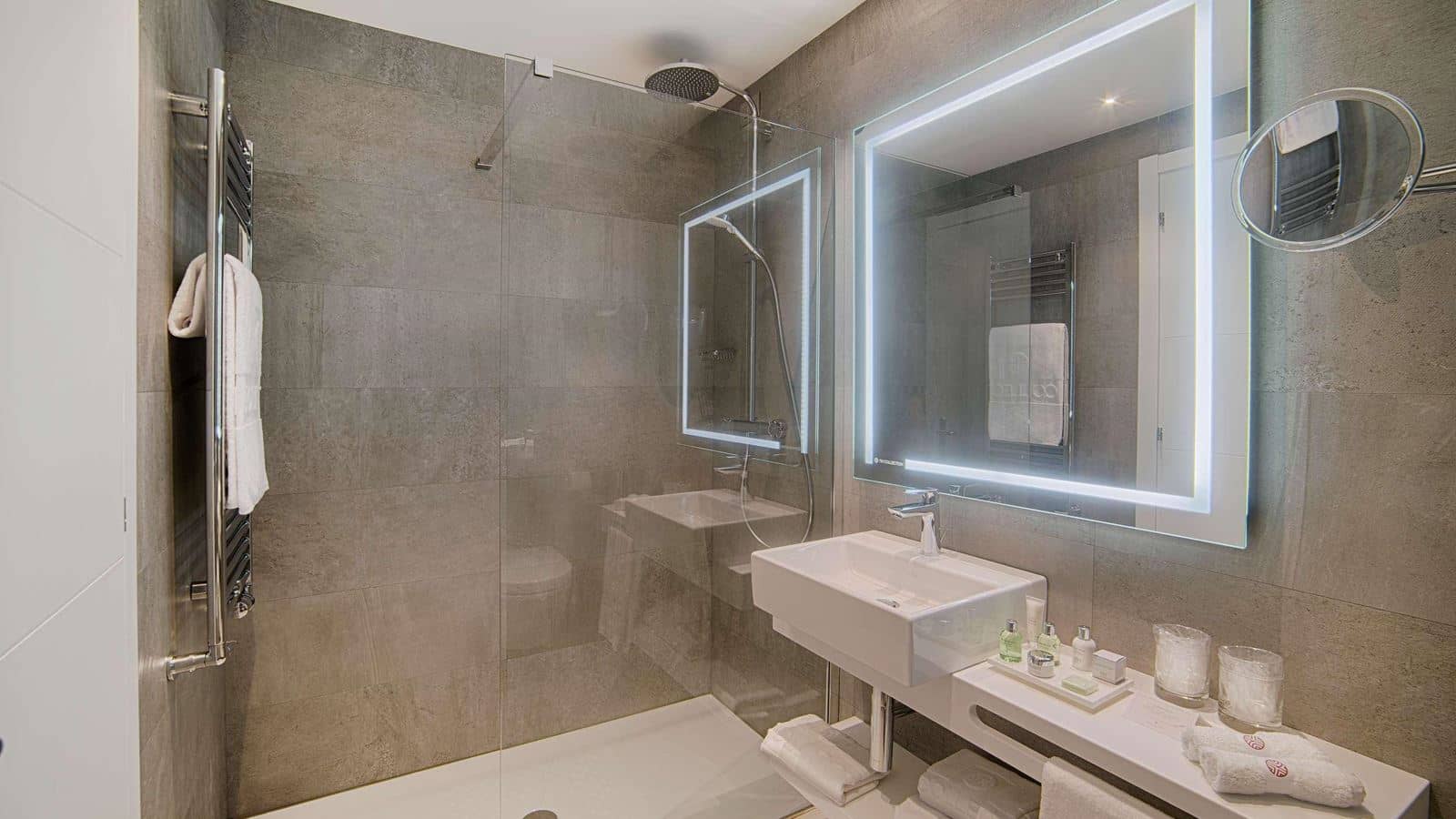 rooms-double-superior-with-views