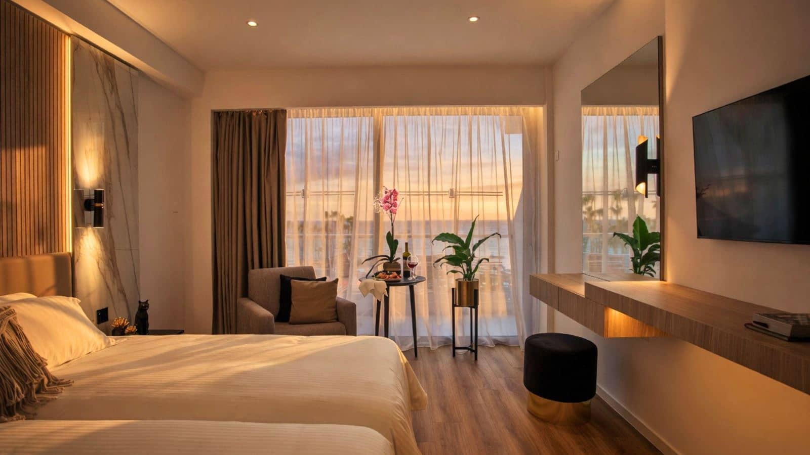 rooms-superior-room-seaview-balcony