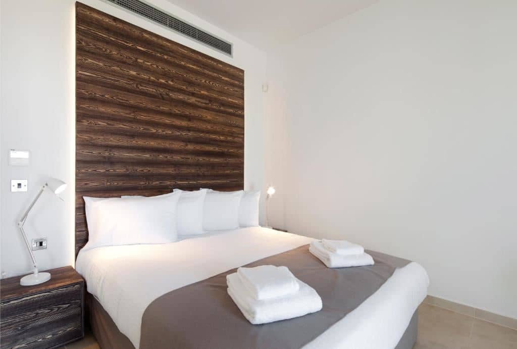 rooms-1-bedroom-suite-seaview-balcony